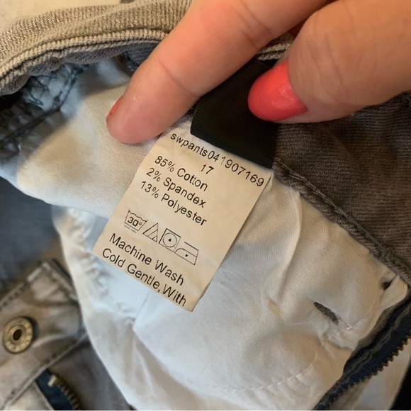 Gray jeans with bootcut flare bottoms​​​​ - Picture 3 of 5